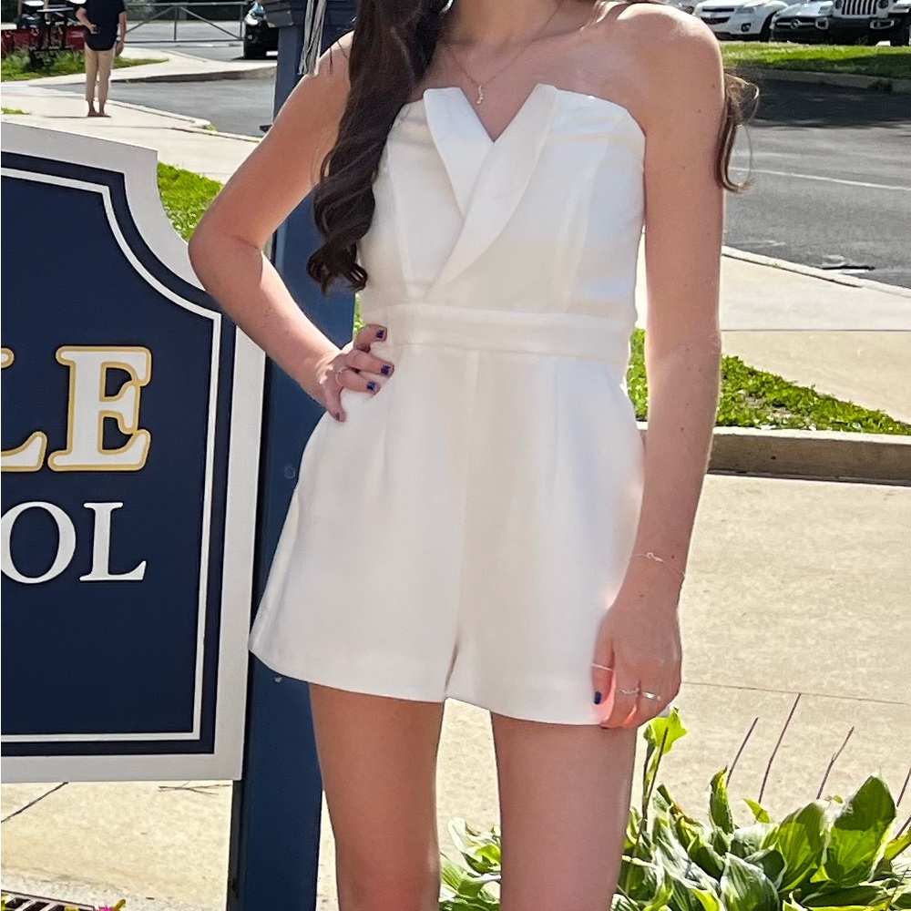 Elegant White Strapless Mini Dress